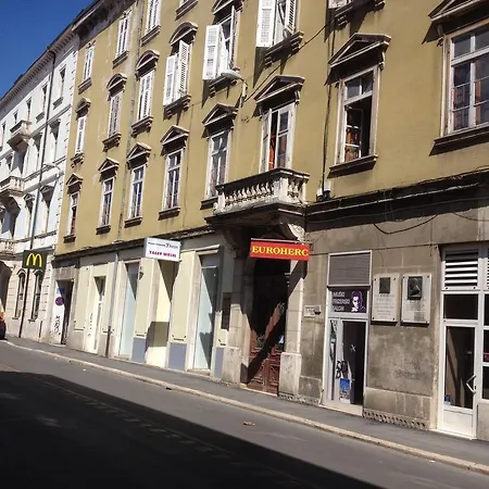 Dejan Апартаменты