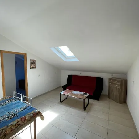 Dejan Apartment Pula