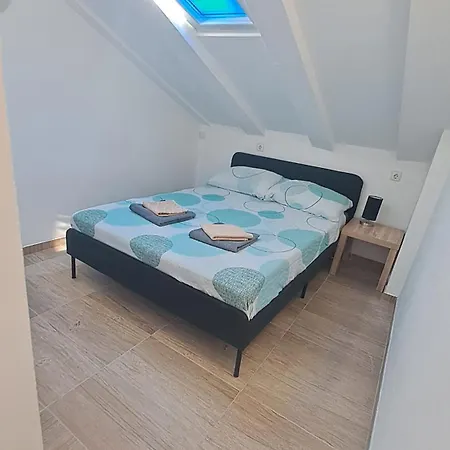 Dejan Apartment-top Centar דירה *